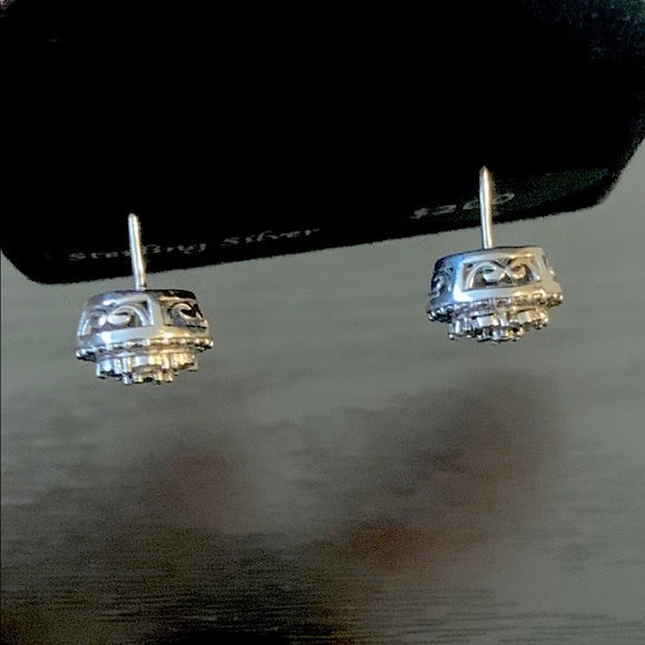 NWT Macy’s Diamond Cluster Stud Earrings (1/10 ct) - Picture 7 of 7